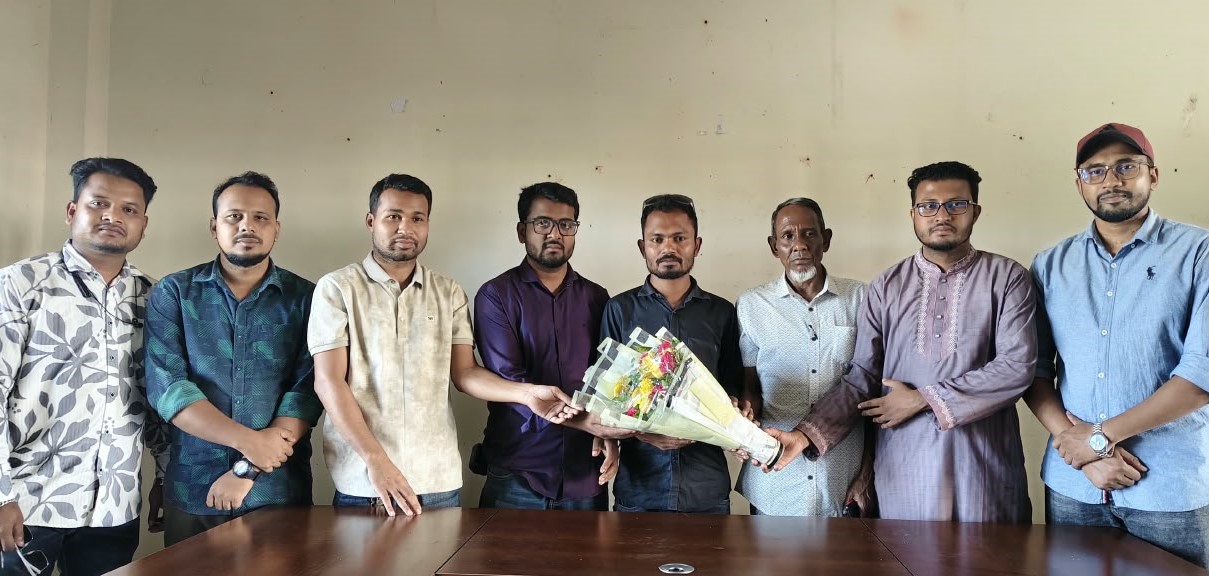 গোয়াইনঘাট প্রেসক্লাবের নবনির্বাচিত কমিটিকে রিপোর্টার্স ক্লাবের সাংবাদিকদের ফুলেল শুভেচ্ছা!