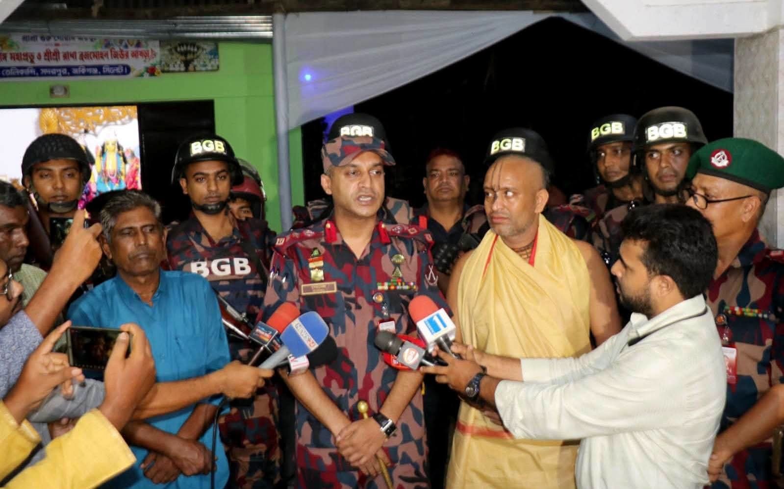 দুর্গাপূজার নিরাপত্তায় ৮ প্লাটুন বিজিবি মোতায়েন