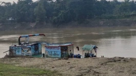 কুশিয়ারা নদীতে বালু উত্তোলন: ইজারার সীমানা নিয়ে প্রশ্ন