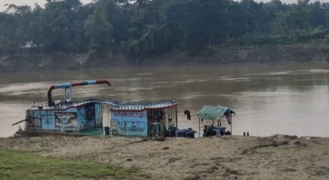 কুশিয়ারা নদীতে বালু উত্তোলন: ইজারার সীমানা নিয়ে প্রশ্ন
