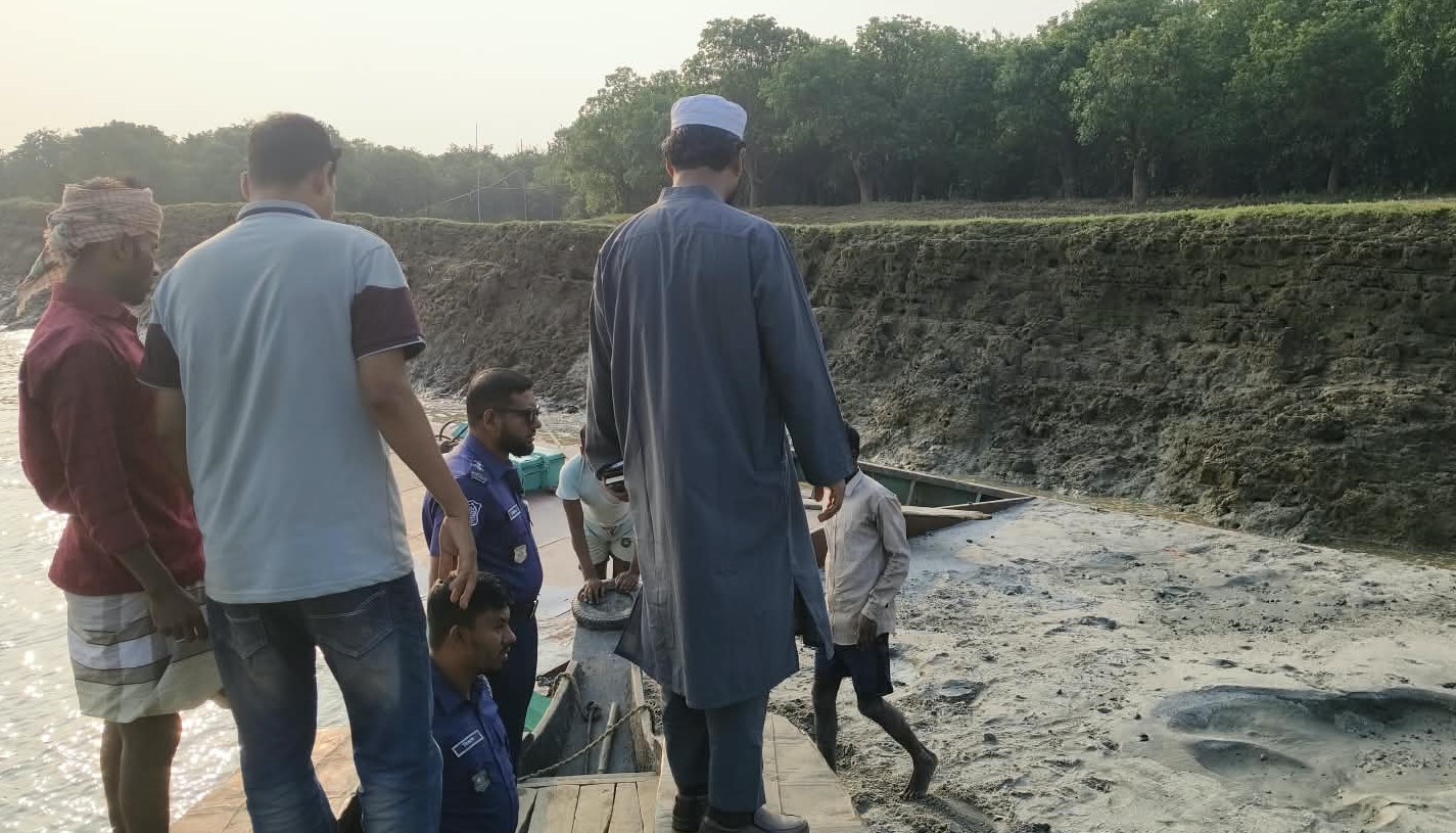 গোয়াইনঘাটে অবৈধ বালু উত্তোলনবিরোধী অভিযান, ৪ মেশিন ধ্বংস, জরিমানা সাড়ে তিন লাখ টাকা