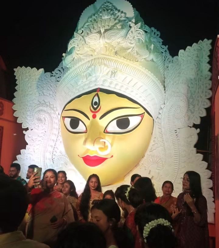 বানিয়াচংয়ে দুর্গাপূজার নবমীতে মণ্ডপে মণ্ডপে ভক্তদের ঢল : বিদায়ের অপেক্ষায় দেবীদুর্গা