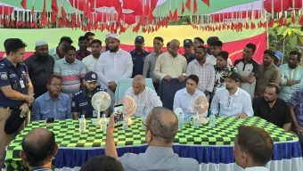 গোয়াইনঘাটে নিহত যুবদল নেতা বদরুলের বাড়িতে মন্ত্রী আরিফুল হক চৌধুরী!  আসামিদের দ্রুত গ্রেপ্তার ও অভিযোগপত্রে কোনো ফাঁকফোকর না রাখার নির্দেশ