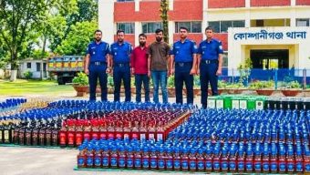 কোম্পানীগঞ্জে বালুর নিচে ৬২ লাখ টাকার বিদেশি মদ, আটক ২!