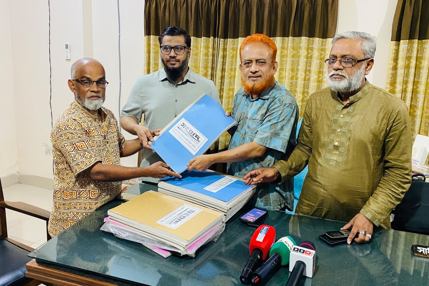 গোলাপগঞ্জ-বিয়ানীবাজার সংবাদের প্রকাশিত সব সংখ্যা সংরক্ষণের জন্য কেমুসাসে হস্তান্তর
