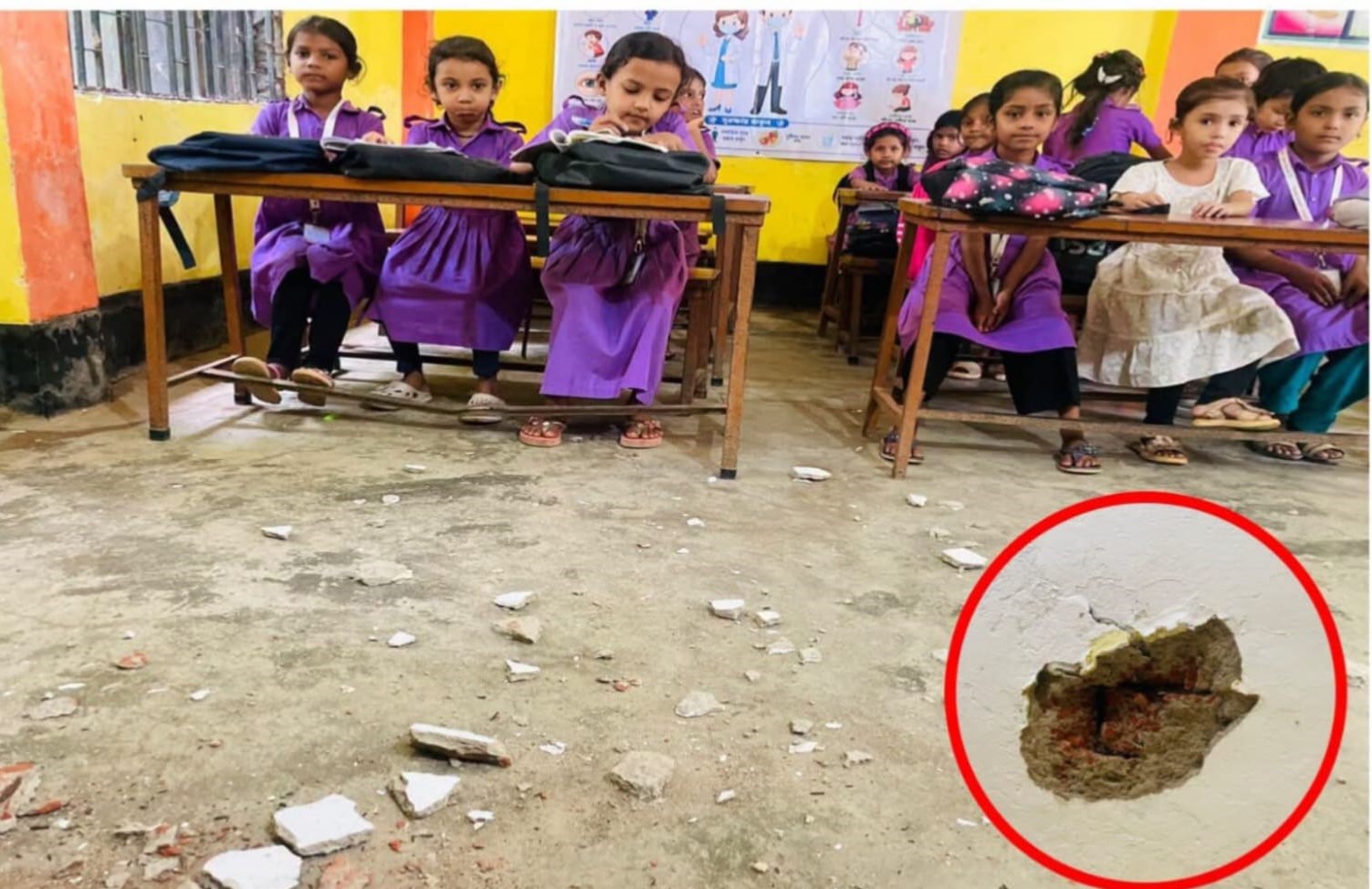 জৈন্তাপুরে মোকামপুঞ্জি সরকারি প্রাথমিক বিদ্যালয়ের ভবন ঝুঁকিপূর্ণ ক্লাস চলাকালে ছাদের অংশ ধসে পড়ছে, আতংকে ছাএ/ ছাএীরা