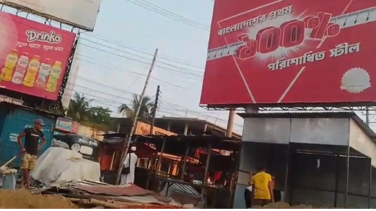 হুমায়ুন রশীদ চত্বরে সড়ক দখল করে মাসে লাখ টাকার কারবার, সওজ বলছে অবৈধ