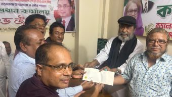 দুর্গাপূজায় বড়লেখার ১৩৬ মণ্ডপে এমপি মিঠুর অনুদান