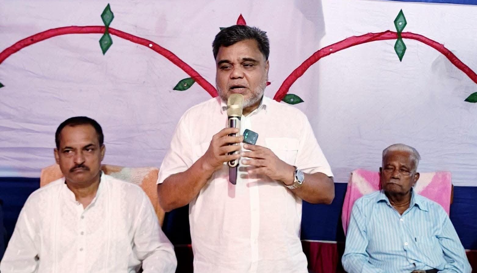 বড়লেখায় বিভিন্ন পূজামণ্ডপ পরিদর্শন করলেন এমপি নাসির উদ্দিন আহমেদ মিঠু