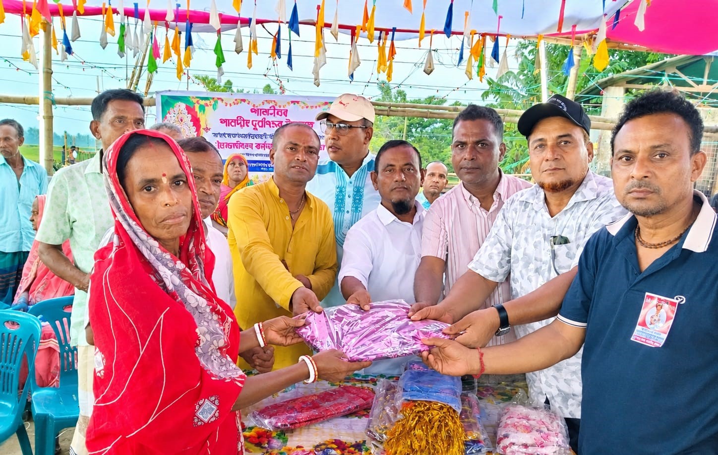 পাহাড়পুরে শারদীয় দুর্গাপূজা উপলক্ষে প্রধানমন্ত্রীর উপহার বিতরণ