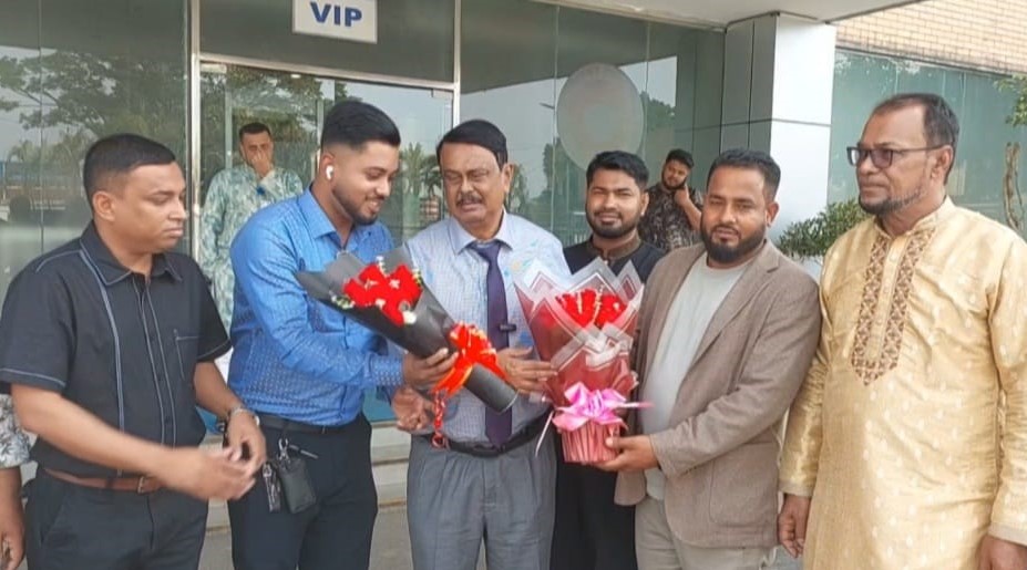 এমপি মিলনের সফরসঙ্গী হয়ে দেশে ফিরলেন সম্ভাব্য চেয়ারম্যান পদপ্রার্থী আব্দুল বাসির