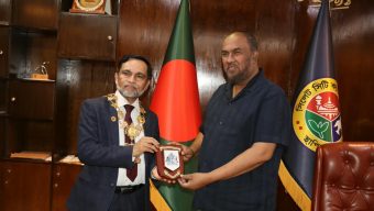 সিসিক প্রশাসকের সঙ্গে টাওয়ার হ্যামলেটস কাউন্সিল স্পিকার মুস্তাক আহমদের সাক্ষাৎ  নগর উন্নয়নে অভিজ্ঞতা বিনিময়  ও সহযোগিতার ওপর গুরুত্বারোপ