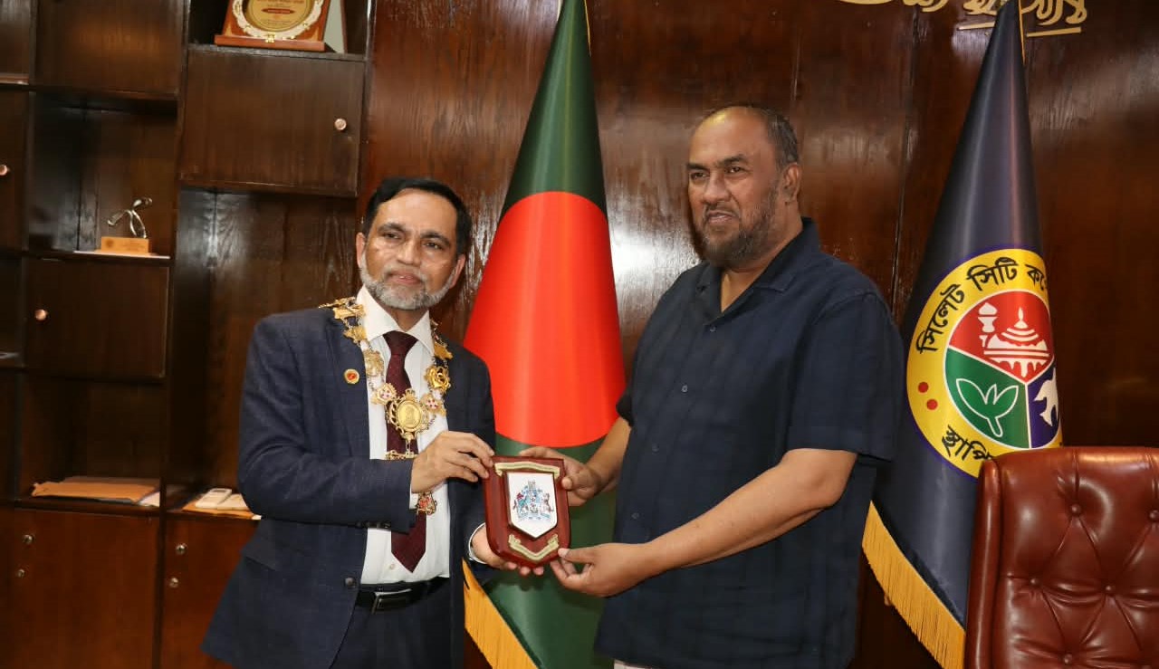 সিসিক প্রশাসকের সঙ্গে টাওয়ার হ্যামলেটস কাউন্সিল স্পিকার মুস্তাক আহমদের সাক্ষাৎ  নগর উন্নয়নে অভিজ্ঞতা বিনিময়  ও সহযোগিতার ওপর গুরুত্বারোপ