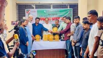 বড়লেখায় নিসচা’র উদ্যোগে নিয়মিত হেলমেট পরিধানকারি মোটরসাইকেল চালকদের সম্মাননা প্রদান